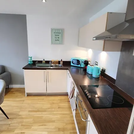 Stylish Escape - Spacious Balcony - Sleeps 4 Apartment *