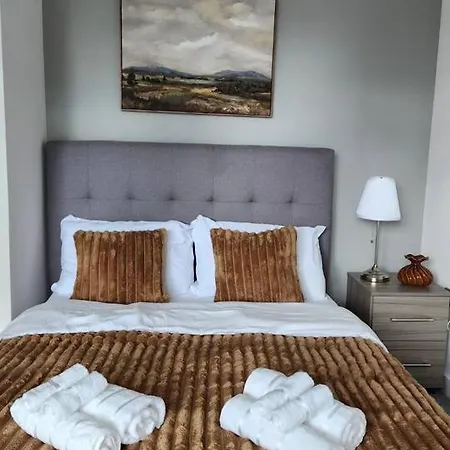Stylish Escape - Spacious Balcony - Sleeps 4 * Leeds (West Yorkshire)