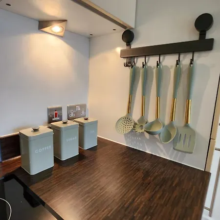 Stylish Escape - Spacious Balcony - Sleeps 4 * Leeds (West Yorkshire)